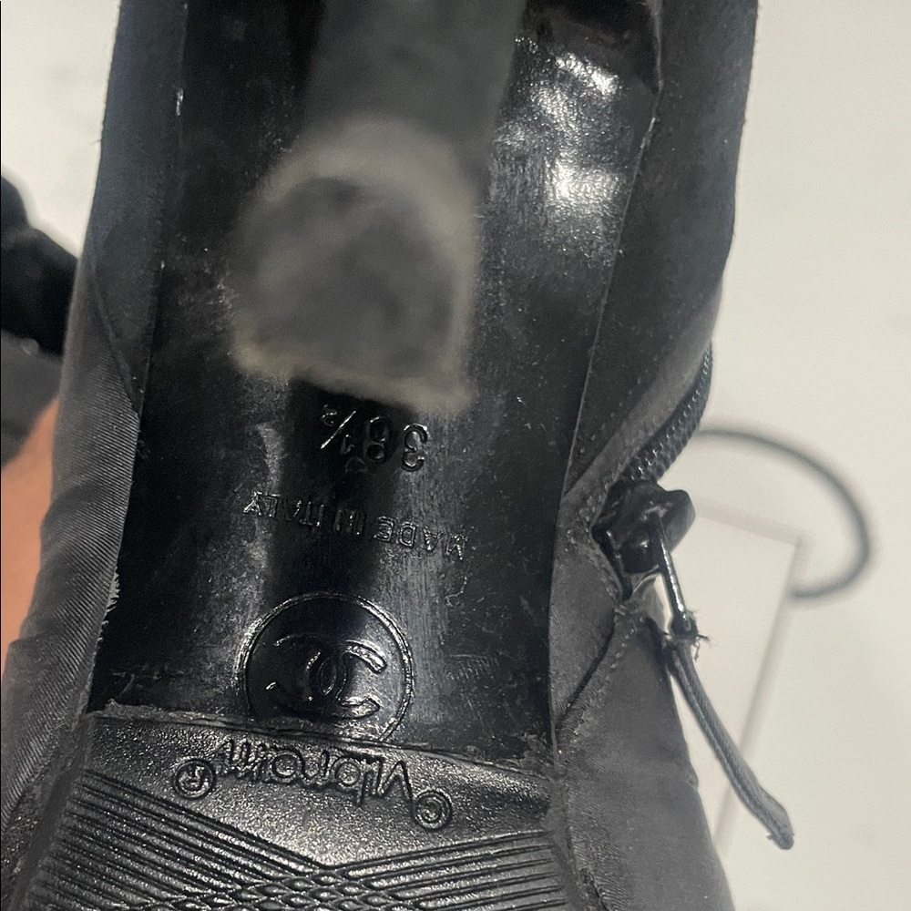 CHANEL Black Heeled Boots with Bow Accent - Picture 4 of 9